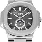Patek Philippe Nautilus 5726/1A-001 (2015) - Black dial 41 mm Steel case (2/5)