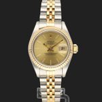 Rolex Lady-Datejust 69173 (Onbekend (willekeurig serienummer)) - Champagne wijzerplaat 26mm Goud/Staal (2/8)