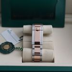 Rolex GMT-Master II 126711CHNR (2025) - Black dial 40 mm Gold/Steel case (6/8)