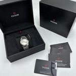 Tudor Royal 28400-0001 (2024) - Silver dial 34 mm Steel case (2/8)