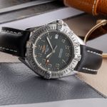 Breitling Colt Automatic A17035 (Onbekend (willekeurig serienummer)) - Zwart wijzerplaat 38mm Staal (2/8)