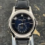 Patek Philippe Annual Calendar 5205G-013 (2021) - Blue dial 40 mm White Gold case (2/8)