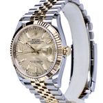 Rolex Datejust 36 126233 (2022) - Champagne wijzerplaat 36mm Staal (2/8)