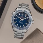 Omega Seamaster Planet Ocean 232.90.42.21.03.001 (2016) - Blauw wijzerplaat 42mm Titanium (1/8)