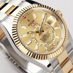 Rolex Sky-Dweller 326933 (2022) - 42 mm Gold/Steel case (3/8)