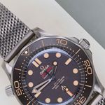 Omega Seamaster Diver 300 M 210.90.42.20.01.001 (2021) - Brown dial 42 mm Titanium case (3/8)