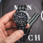 Omega Seamaster Diver 300 M 210.92.44.20.01.002 (2023) - Black dial 44 mm Ceramic case (3/8)
