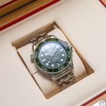 Omega Seamaster Diver 300 M 210.30.42.20.10.001 (2024) - Green dial 42 mm Steel case (2/5)