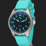 IWC Pilot Mark IW328201 (2025) - Zwart wijzerplaat 40mm Staal (1/8)
