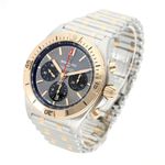 Breitling Chronomat 42 UB0134101B1S1 (2024) - Green dial 43 mm Gold/Steel case (2/5)