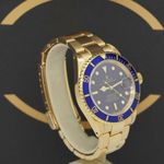 Rolex Submariner Date 16618 (2001) - Paars wijzerplaat 40mm Geelgoud (2/6)