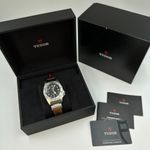 Tudor Black Bay 70150-0001 (2022) - Black dial 42 mm Steel case (2/8)