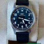 IWC Pilot Mark IW327009 (2019) - Zwart wijzerplaat 40mm Staal (2/7)