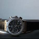 Hublot Classic Fusion Chronograph 521.NX.1171.LR (2025) - Black dial 45 mm Titanium case (3/4)