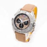 Breitling Avenger AB0147101A1X1 (2025) - Beige dial 44 mm Steel case (5/8)