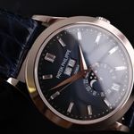 Patek Philippe Annual Calendar 5396G-017 (2024) - Blue dial 39 mm White Gold case (4/8)