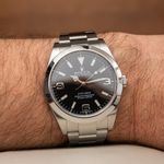 Rolex Explorer 214270 (2014) - Black dial 39 mm Steel case (3/8)