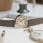 Cartier Cloche de Cartier 4338 (2021) - White dial 37 mm Platinum case (5/6)