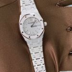 Audemars Piguet Royal Oak Mini 67630BC.GG.1312BC.01 (2025) - Silver dial 23 mm White Gold case (2/8)