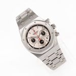Audemars Piguet Royal Oak Chronograph 26300ST.OO.1110ST.06 (2016) - Silver dial 39 mm Steel case (2/8)