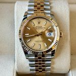 Rolex Datejust 36 126233 (2020) - Champagne wijzerplaat 36mm Staal (2/7)