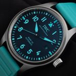 IWC Pilot IW328210 (2025) - Black dial 40 mm Titanium case (3/7)