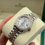 Rolex Lady-Datejust 279381RBR (2024) - Parelmoer wijzerplaat 28mm Goud/Staal (3/8)