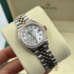 Rolex Lady-Datejust 279381RBR (2024) - Parelmoer wijzerplaat 28mm Goud/Staal (4/8)