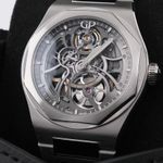 Girard-Perregaux Laureato 81015-11-001-11A (2022) - 43 mm Steel case (3/8)