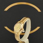 Rolex Lady-Datejust 69178 (1986) - Gold dial 26 mm Yellow Gold case (2/7)