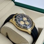 Rolex Daytona 126518LN (2024) - Black dial 40 mm Yellow Gold case (7/8)