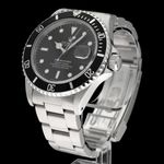 Rolex Submariner Date 16610 (1997) - Black dial 40 mm Steel case (5/8)