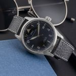 IWC Pilot Mark IW325311 (Unknown (random serial)) - Black dial 38 mm Steel case (2/8)