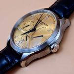 Baume & Mercier Clifton M0A10189 (2025) - Gold dial 43 mm Steel case (3/8)