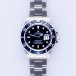 Rolex Submariner Date 16610 (1998) - Black dial 40 mm Steel case (3/8)