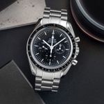 Omega Speedmaster Professional Moonwatch 311.30.42.30.01.006 (2018) - Black dial 42 mm Steel case (1/8)
