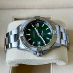 Breitling Avenger A17328101L1A1 (2024) - Green dial 42 mm Steel case (4/7)