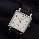 NOMOS Tetra Neomatik 421 (2025) - Wit wijzerplaat 33mm Staal (3/7)