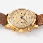 Universal Genève Vintage 12482 (1940) - Champagne dial 38 mm Yellow Gold case (5/8)