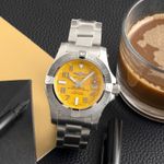 Breitling Avenger II Seawolf A17331101I1A1 (Onbekend (willekeurig serienummer)) - Geel wijzerplaat 45mm Staal (1/8)