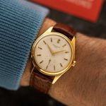 Patek Philippe Calatrava 2526 (1957) - Wit wijzerplaat 36mm Geelgoud (2/8)