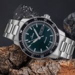 Sinn 104 104.0131 (Onbekend (willekeurig serienummer)) - Groen wijzerplaat 41mm Staal (2/8)