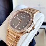 Patek Philippe Nautilus 7118/1200R-010 (2023) - Gold dial 35 mm Rose Gold case (2/4)