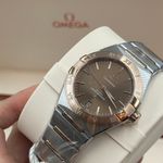 Omega Constellation 131.20.36.20.13.001 (2023) - Brown dial 36 mm Gold/Steel case (4/8)