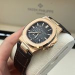 Patek Philippe Nautilus 5712R-001 (2023) - Bruin wijzerplaat 38mm Roségoud (3/8)