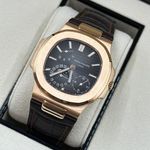 Patek Philippe Nautilus 5712R-001 (2023) - Bruin wijzerplaat 38mm Roségoud (2/8)