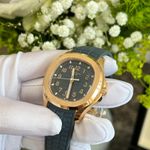 Patek Philippe Aquanaut 5269R-001 (2024) - Blue dial 39 mm Rose Gold case (4/8)