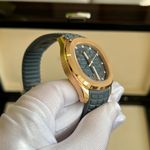 Patek Philippe Aquanaut 5269R-001 (2024) - Blue dial 39 mm Rose Gold case (3/8)
