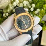 Patek Philippe Aquanaut 5269R-001 (2024) - Blue dial 39 mm Rose Gold case (2/8)