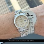 Rolex Datejust 36 16220 (1996) - Beige wijzerplaat 36mm Staal (2/8)
